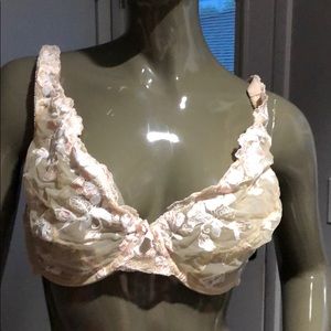 40DD bra that has been repaired see pic